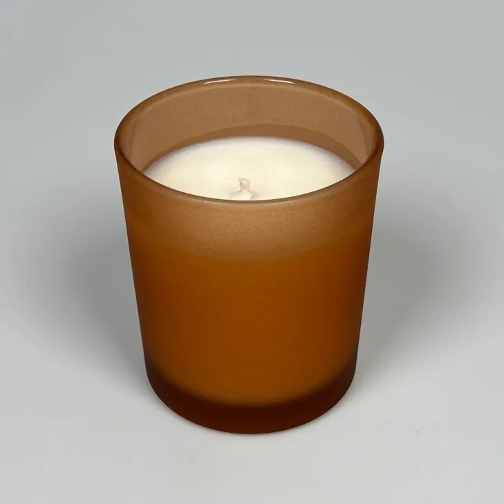 Świeca sojowa zapachowa w szkle bursztynowym - bawełniany knot 245 ml